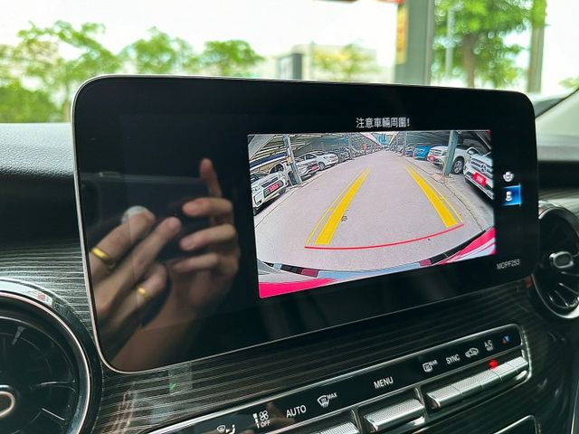 超低里程僅行駛5萬公里/七人座進口商務車/一台車載全家人/可全額貸款/可線上視訊賞車  第11張相片