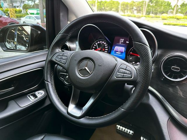超低里程僅行駛5萬公里/七人座進口商務車/一台車載全家人/可全額貸款/可線上視訊賞車  第13張相片