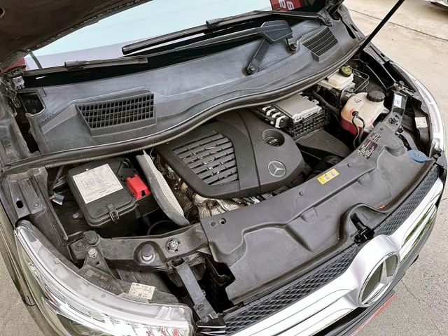超低里程僅行駛5萬公里/七人座進口商務車/一台車載全家人/可全額貸款/可線上視訊賞車  第15張相片