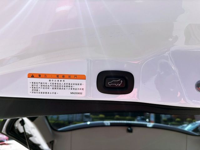 最頂級電尾門版本/僅行駛2萬多公里/市區代步省油省稅/可全額貸款/可線上視訊賞車  第16張相片