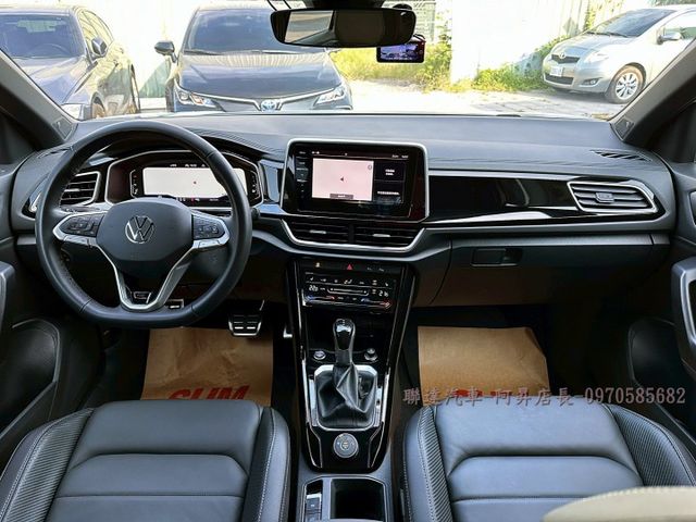 R-LINE版本/僅行駛2萬公里/原版件已完成第三方認證/原廠保養新車原廠保固中/可線上視訊賞車  第7張相片