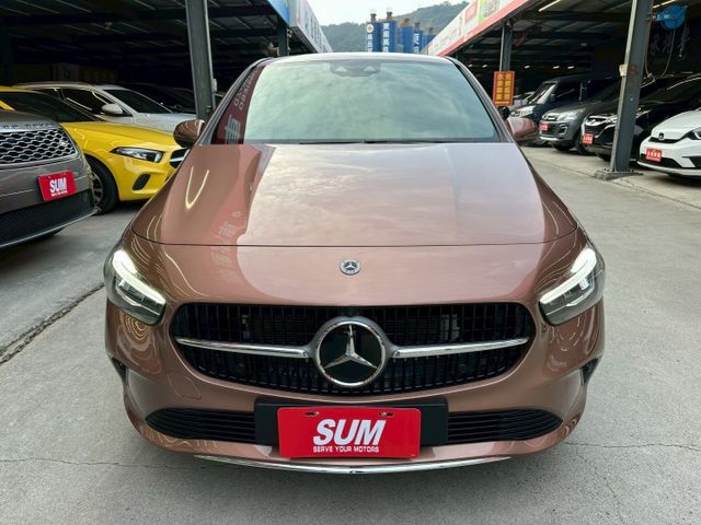 僅行駛1萬多公里/新車原廠保固中/跟新車差不多 價格卻差很多/2023 BENZ B180 1.4/可全額貸款  第5張相片