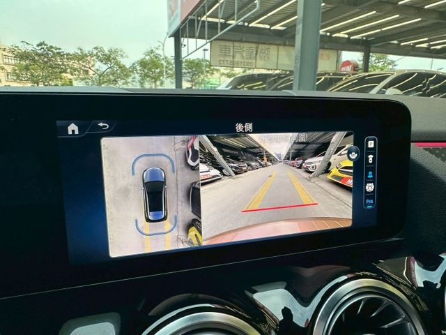 僅行駛1萬多公里/新車原廠保固中/跟新車差不多 價格卻差很多/2023 BENZ B180 1.4/可全額貸款  第10張相片