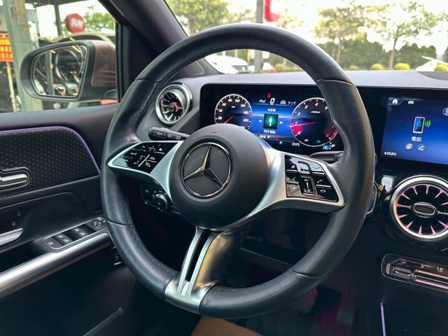 僅行駛1萬多公里/新車原廠保固中/跟新車差不多 價格卻差很多/2023 BENZ B180 1.4/可全額貸款  第12張相片