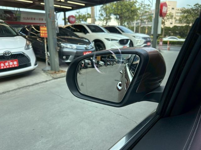 僅行駛1萬多公里/新車原廠保固中/跟新車差不多 價格卻差很多/2023 BENZ B180 1.4/可全額貸款  第14張相片