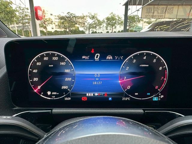 僅行駛1萬多公里/新車原廠保固中/跟新車差不多 價格卻差很多/2023 BENZ B180 1.4/可全額貸款  第15張相片