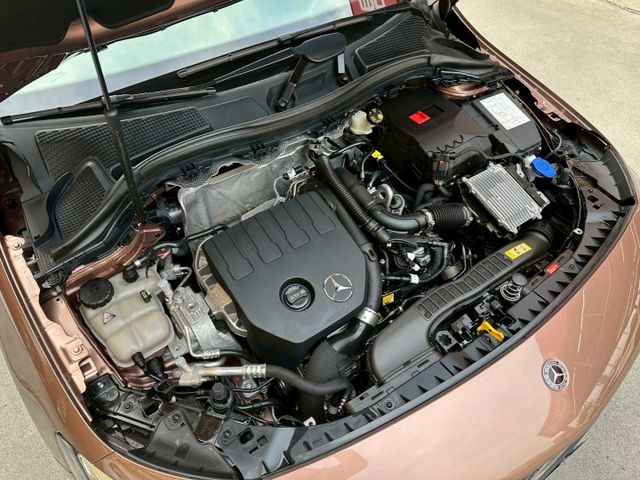 僅行駛1萬多公里/新車原廠保固中/跟新車差不多 價格卻差很多/2023 BENZ B180 1.4/可全額貸款  第16張相片