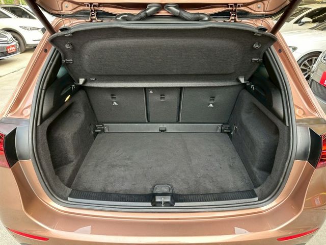 僅行駛1萬多公里/新車原廠保固中/跟新車差不多 價格卻差很多/2023 BENZ B180 1.4/可全額貸款  第17張相片