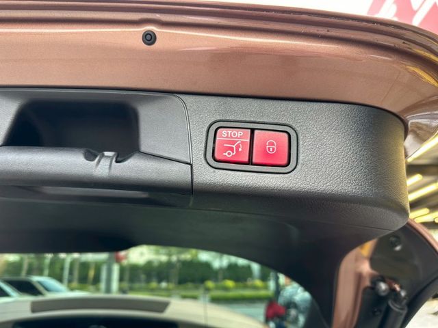 僅行駛1萬多公里/新車原廠保固中/跟新車差不多 價格卻差很多/2023 BENZ B180 1.4/可全額貸款  第18張相片