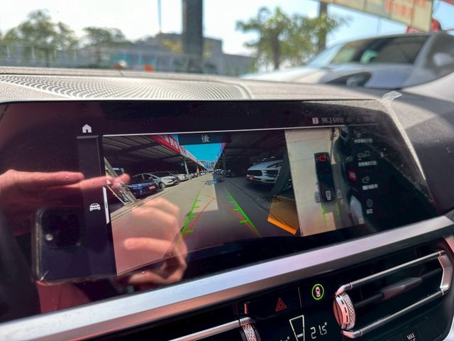 新款G世代釋出 2020 318I 2.0 妥善率高 配備多 可全額貸款 可線上視訊賞車  第13張相片