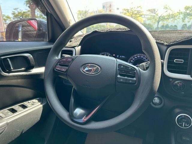 2021 VENUE 1.6 行駛6萬公里 國產小型休旅車 省油省稅妥善率高 可全額貸款 可線上視訊賞車  第15張相片