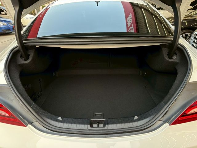 總代理小改後車型 僅行駛7萬多公里 流線型的車身 省油省稅妥善率高 可全額貸款 可線上視訊賞車  第9張相片