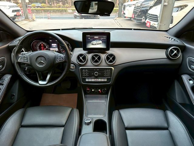 總代理小改後車型 僅行駛7萬多公里 流線型的車身 省油省稅妥善率高 可全額貸款 可線上視訊賞車  第10張相片