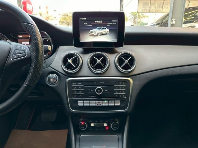 總代理小改後車型 僅行駛7萬多公里 流線型的車身 省油省稅妥善率高 可全額貸款 可線上視訊賞車  第12張相片