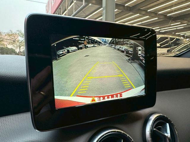 總代理小改後車型 僅行駛7萬多公里 流線型的車身 省油省稅妥善率高 可全額貸款 可線上視訊賞車  第14張相片