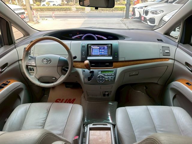 七人座旅行休旅車 僅行駛13萬公里 可全額貸款 可線上視訊賞車  第7張相片