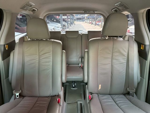 七人座旅行休旅車 僅行駛13萬公里 可全額貸款 可線上視訊賞車  第8張相片