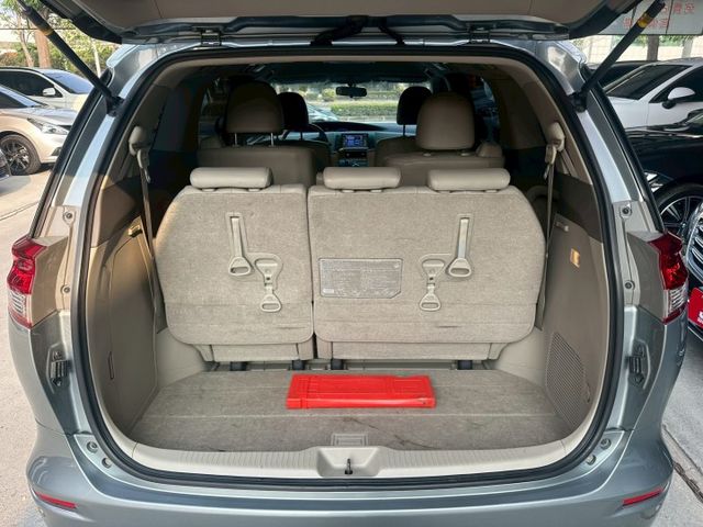 七人座旅行休旅車 僅行駛13萬公里 可全額貸款 可線上視訊賞車  第17張相片