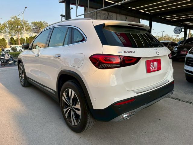 市場稀有總代理GLA200版本 車小視野高 市區代步好輕鬆 可全額貸款 可線上視訊賞車  第4張相片