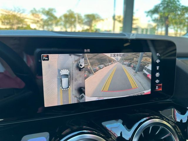 市場稀有總代理GLA200版本 車小視野高 市區代步好輕鬆 可全額貸款 可線上視訊賞車  第15張相片