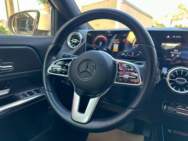 市場稀有總代理GLA200版本 車小視野高 市區代步好輕鬆 可全額貸款 可線上視訊賞車  第17張相片