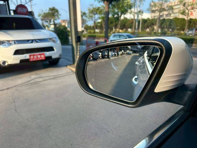 市場稀有總代理GLA200版本 車小視野高 市區代步好輕鬆 可全額貸款 可線上視訊賞車  第18張相片