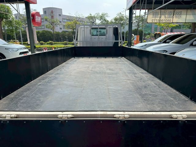 自排14呎車斗 極低里程 僅行駛6萬公里 原廠保養 環景影像輔助 可全額貸款 可線上視訊賞車  第8張相片