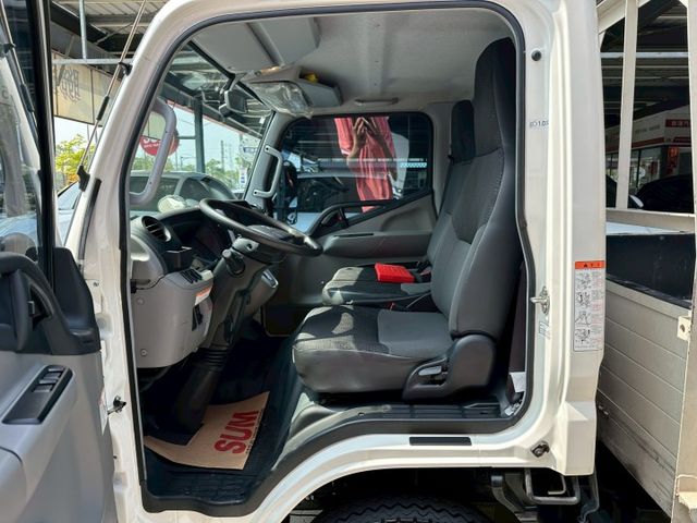 自排14呎車斗 極低里程 僅行駛6萬公里 原廠保養 環景影像輔助 可全額貸款 可線上視訊賞車  第9張相片