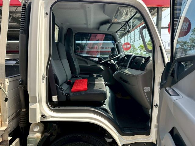 自排14呎車斗 極低里程 僅行駛6萬公里 原廠保養 環景影像輔助 可全額貸款 可線上視訊賞車  第10張相片