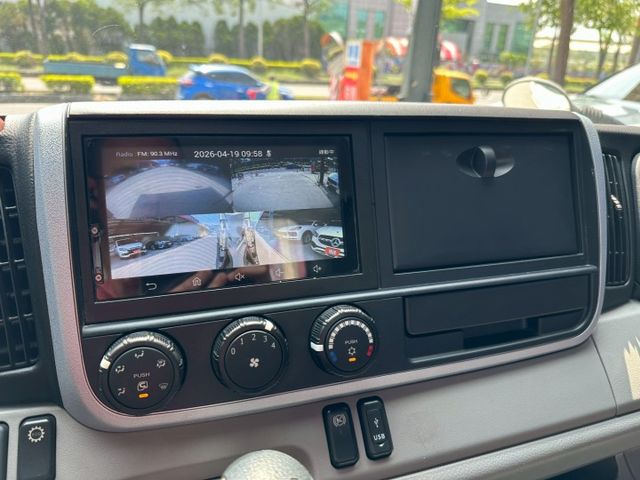 自排14呎車斗 極低里程 僅行駛6萬公里 原廠保養 環景影像輔助 可全額貸款 可線上視訊賞車  第11張相片