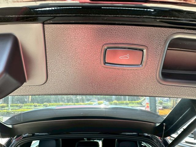 2019 MACAN 2.0 超低里程 僅行駛4萬多公里 新款一線型尾燈 可全額貸款 可線上視訊賞車  第10張相片