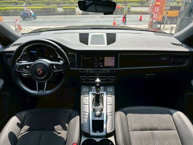 2019 MACAN 2.0 超低里程 僅行駛4萬多公里 新款一線型尾燈 可全額貸款 可線上視訊賞車  第12張相片