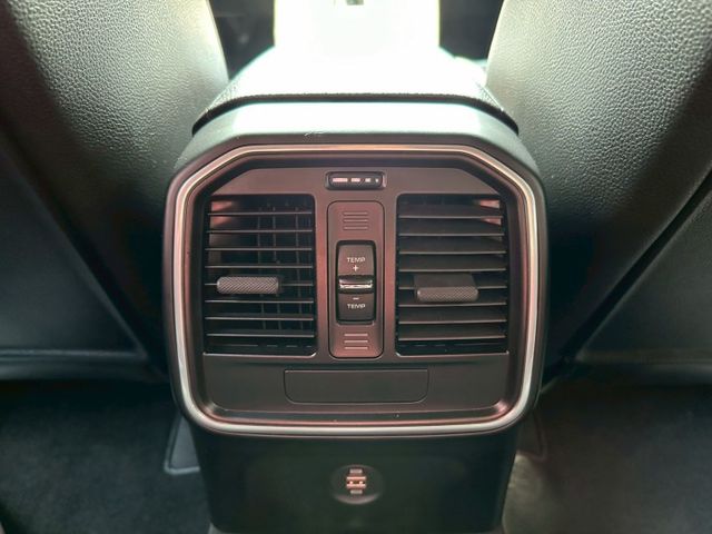 2019 MACAN 2.0 超低里程 僅行駛4萬多公里 新款一線型尾燈 可全額貸款 可線上視訊賞車  第13張相片