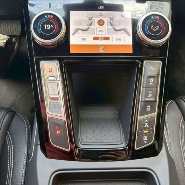 市場唯一全新領牌車 僅行駛39公里 新車332萬 最頂級版本 售出就沒囉 可全額貸款 可線上視訊賞車  第16張相片