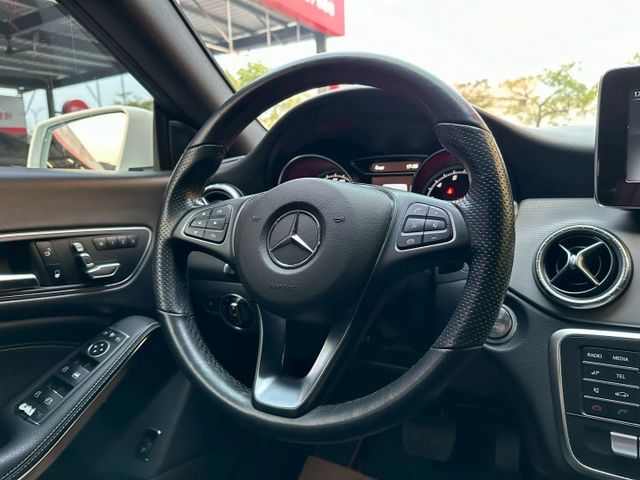 總代理小改後車型 僅行駛7萬多公里 流線型的車身 省油省稅妥善率高 可全額貸款 可線上視訊賞車  第16張相片