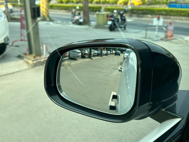 市場唯一全新領牌車 僅行駛39公里 新車332萬 最頂級版本 售出就沒囉 可全額貸款 可線上視訊賞車  第16張相片