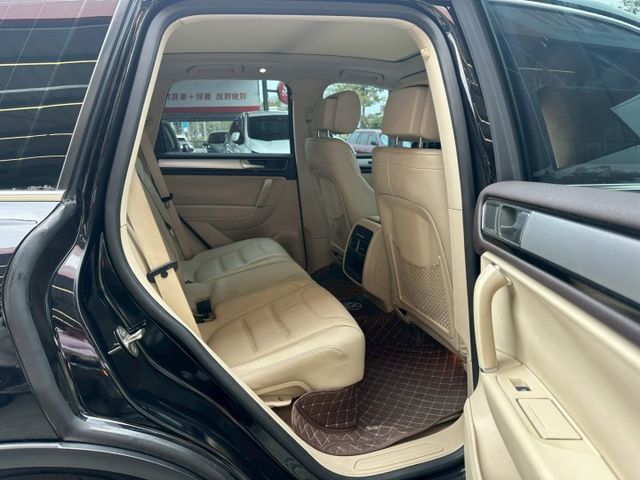 2015 VW TOUAREG 3.0 比TIGUAN更頂級的休旅車 新車256萬  市場稀有 可全貸  第12張相片