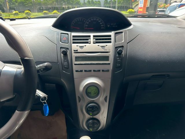 代步車首選 2010 YARIS 1.5 小車省油省稅 市區停車無壓力 妥善率高 可全額貸款 可線上視訊賞車  第11張相片