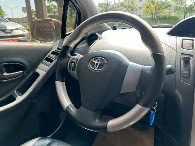 代步車首選 2010 YARIS 1.5 小車省油省稅 市區停車無壓力 妥善率高 可全額貸款 可線上視訊賞車  第13張相片