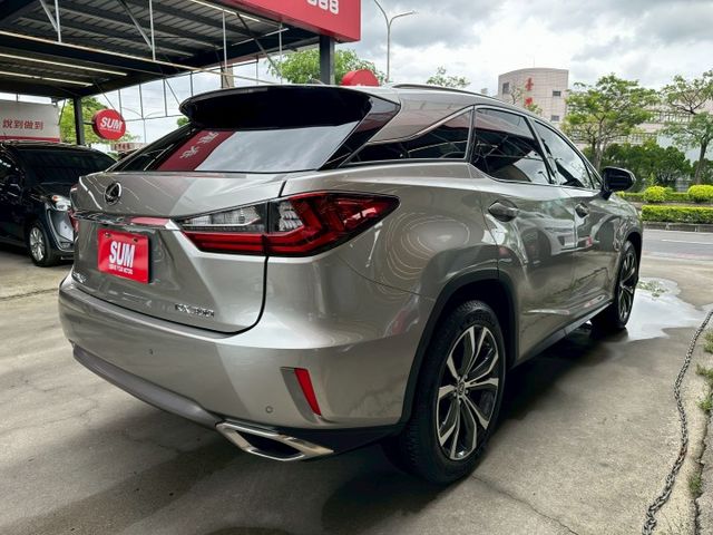 2019 頂級版 RX300 2.0 超低里程 僅行駛5萬多公里 市場稀有 可全額貸款 可線上視訊賞車  第4張相片