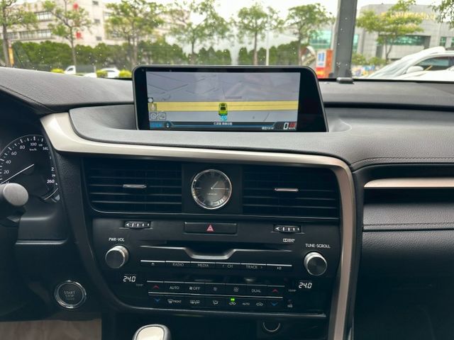 2019 頂級版 RX300 2.0 超低里程 僅行駛5萬多公里 市場稀有 可全額貸款 可線上視訊賞車  第13張相片