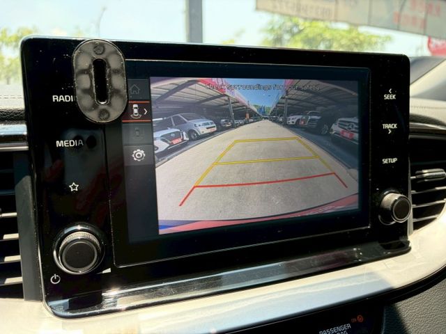 市場稀有旅行車版本 僅行駛6萬多公里 油電車省油又安靜好開 晚了就沒了 可全額貸款 可線上視訊賞車  第15張相片