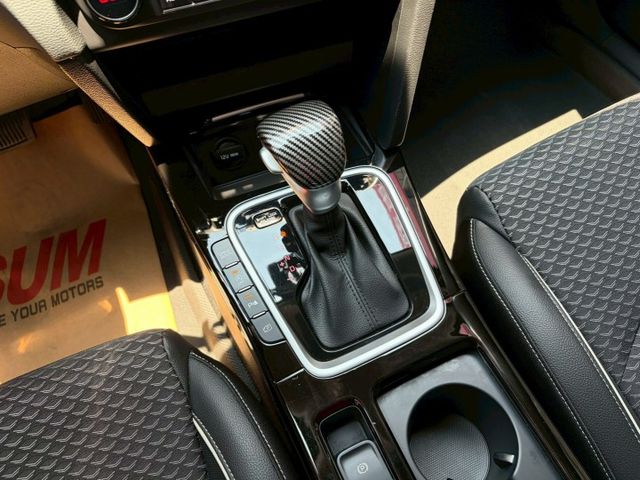 市場稀有旅行車版本 僅行駛6萬多公里 油電車省油又安靜好開 晚了就沒了 可全額貸款 可線上視訊賞車  第16張相片