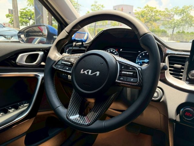 市場稀有旅行車版本 僅行駛6萬多公里 油電車省油又安靜好開 晚了就沒了 可全額貸款 可線上視訊賞車  第17張相片