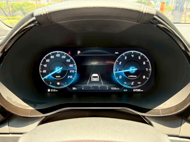 市場稀有旅行車版本 僅行駛6萬多公里 油電車省油又安靜好開 晚了就沒了 可全額貸款 可線上視訊賞車  第20張相片