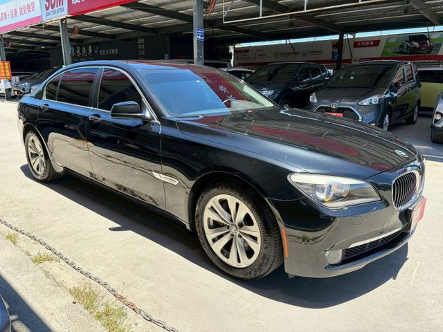 2013 BMW 740Li 3.0 僅行駛11萬多公里 當年新車529萬 現在只要22.8萬即可擁有 可全額貸款  第3張相片