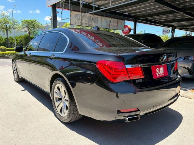2013 BMW 740Li 3.0 僅行駛11萬多公里 當年新車529萬 現在只要22.8萬即可擁有 可全額貸款  第4張相片