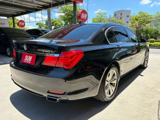 2013 BMW 740Li 3.0 僅行駛11萬多公里 當年新車529萬 現在只要22.8萬即可擁有 可全額貸款  第5張相片