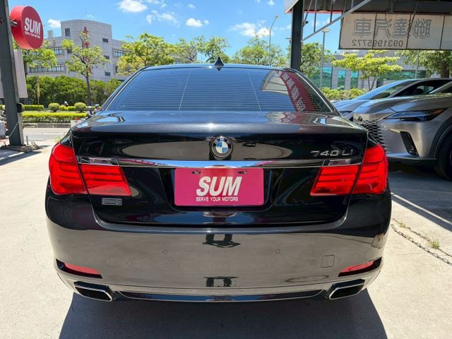 2013 BMW 740Li 3.0 僅行駛11萬多公里 當年新車529萬 現在只要22.8萬即可擁有 可全額貸款  第7張相片