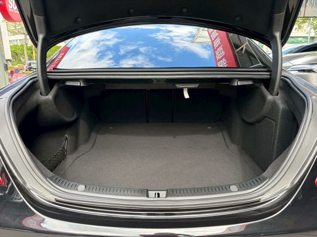 超低里程 僅行駛3萬公里 有跟車系統 2019 總代理 E200 可全額貸款 可線上視訊賞車  第8張相片